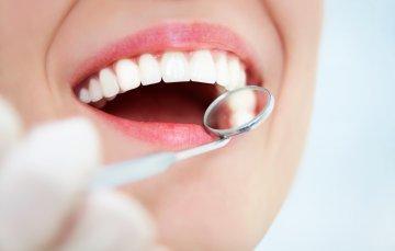 woman's smile at the dentist 32940